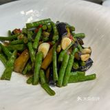 0元玩转这座城高力家居港里面，店面是典型的徽派建筑