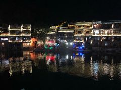 -临江餐馆二楼美食部落