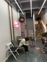 -茶发Salon·烫发染发理发