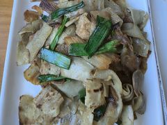 腊肉炒豆丝-莲餐厅·湖北菜·潜江小龙虾店(愚园路店)