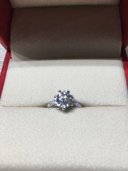 -威德钻石-克拉钻大本营(南京东路店)