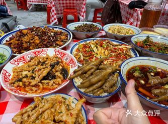 武汉穷鬼炫饭屋！！好好吃啊！