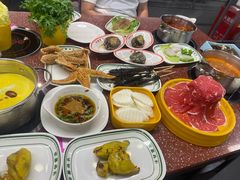 -四囍码头海鲜烧烤自助火锅(外滩南京东路悦荟广场店)