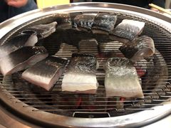 -围炉肉舍•炭烤活鳗•丹东海鲜烤肉(步行街店)