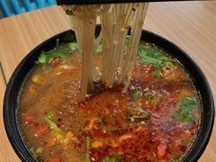 牛肉酸辣粉-小杨生煎(金山百联购物中心3楼店)
