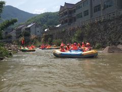 -虎啸峡漂流