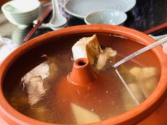 云南名材汽锅鸡&nbsp;/例-丽江金茂凯悦臻选酒店-滇香馆