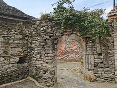 -高荡千年布依古寨旅游景区