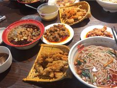 -爆炸头阿姨小四川正宗川味小吃(无任何分店)