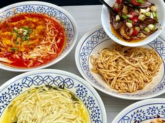 -李与白包子铺(桐梓林店)