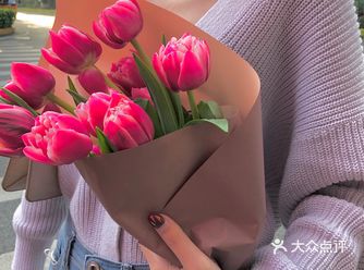 可以出门了，去买束花吧！最近郁金香超火