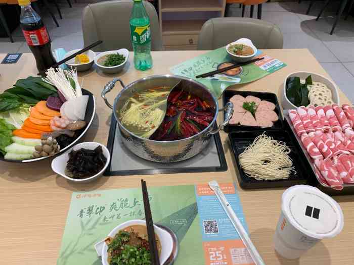 呷哺呷哺(武汉摩尔城店)-"中午和男朋友在他公司附近随便吃点,找到了.