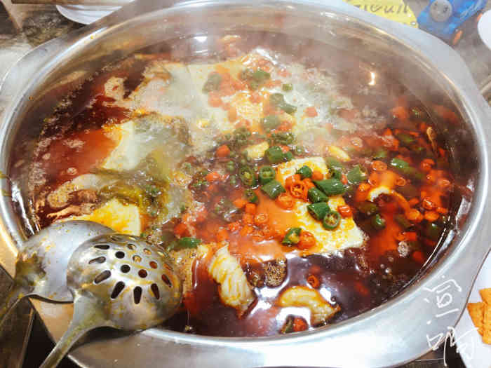 渝老练地摊鱼(凤三曹家庙店)-"地摊鱼像雨后春笋般的遍布了大街小巷