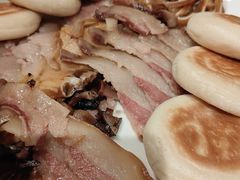 -帅巴人舅母子腊蹄民俗村