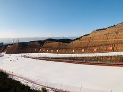 -采薇庄园四季滑雪场