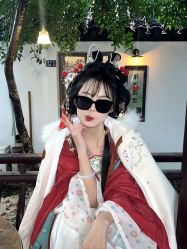 -一揽芳华汉服旗袍体验馆(拙政园店)