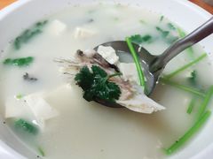 鱼头豆腐香菜汤-东升饭店(员村三横路店)