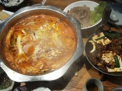 -野山舂·贵州现舂酸汤火锅(鸿通城店)