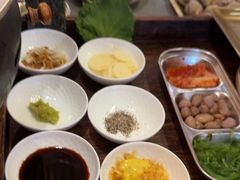 -围炉肉舍•炭烤活鳗•丹东海鲜烤肉(步行街店)