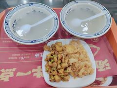 -牛一嘴·兰州牛肉面·大盘鸡(财富中心店)