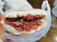 特色腊牛肉夹馍-老马家马蓉蛋菜夹馍·腊牛肉夹馍(回民街店)