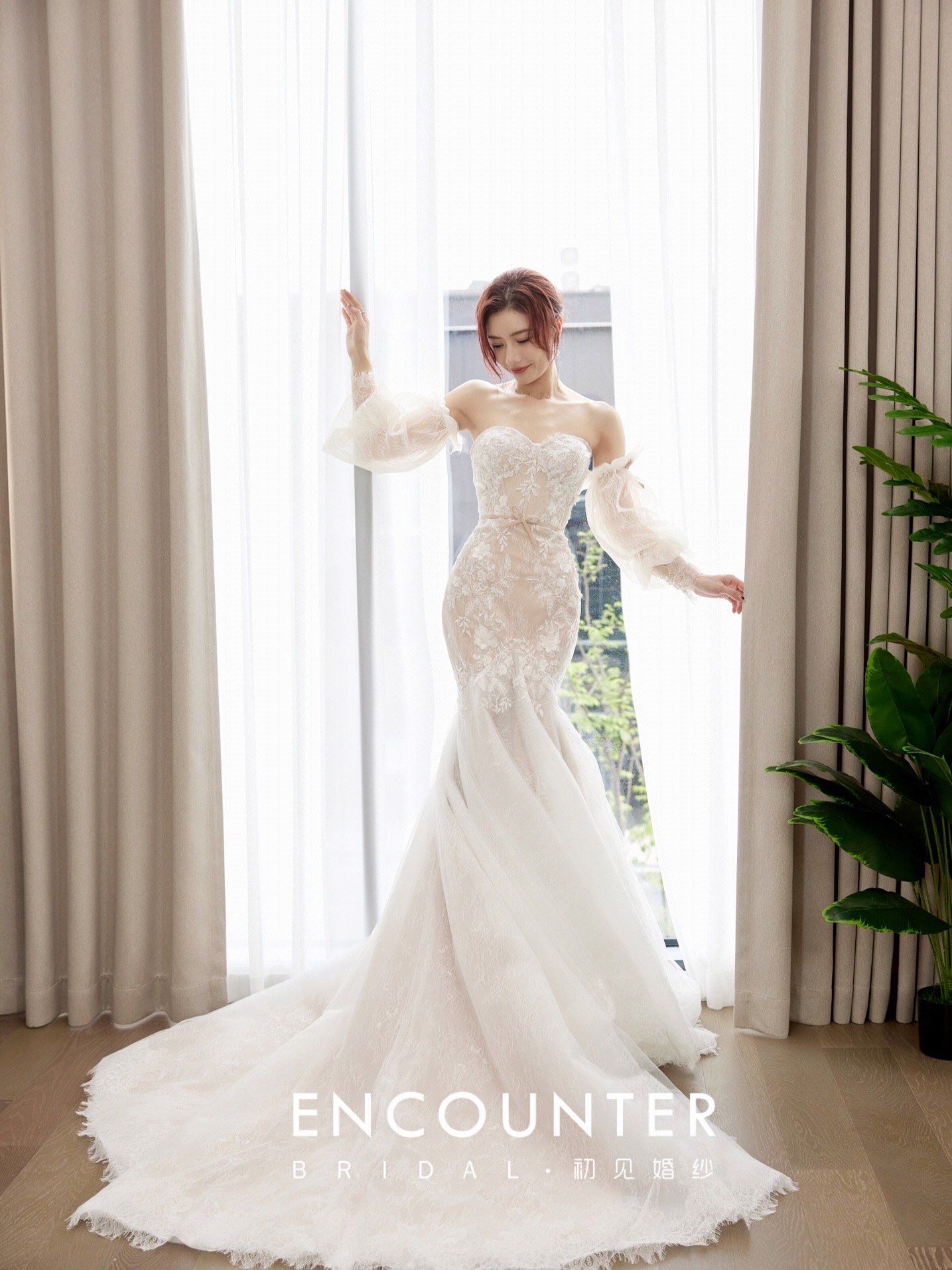 复古蕾丝鱼尾婚纱,回到浪漫主义的年代.