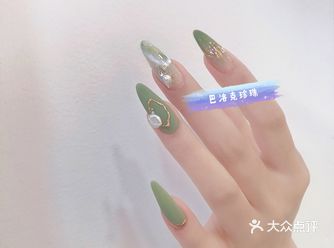 九月的美甲，你更新了嘛，试一下绿色好不好