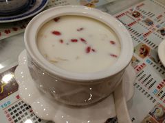 冰糖雪耳桃胶奶-广信牛奶甜品世家(台东店)