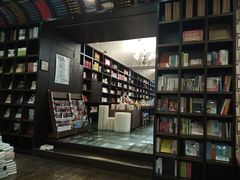 -钟书阁(松江泰晤士小镇店)