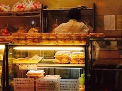 面包甜点陈列柜-白玉兰传统小吃