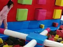 -嘿哟动霸CHUA·新潮玩运动娱乐中心·蹦床滑冰团建乐园