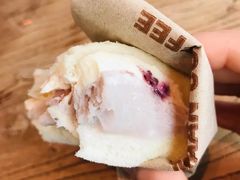 玫瑰花瓣-沁屋面包店(人民东路店)