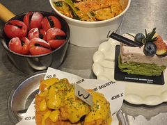 -W COLLECTIVE  DESSERT SHOP