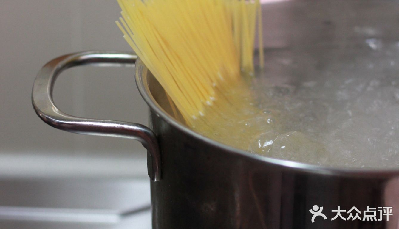 高级！在家里也能做的墨鱼汁意大利面