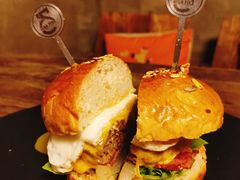 经典芝士汉堡-HIGH FIVE哈福手工汉堡(桂林路店)