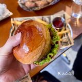 🍔这家汉堡店，一口就把我拿捏住了！