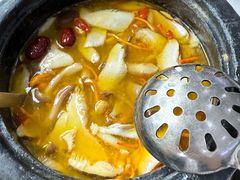 -南渝食府.墨脱石锅松茸鸡
