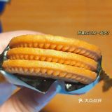 这个小饼干有人知道吗 好好吃！ 童年记忆又回来了！！
