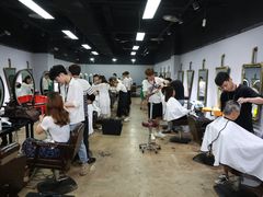 -粤港芭莎美容美发化妆学校