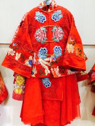 -觅白婚纱礼服馆