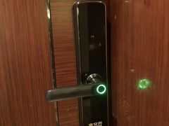 -辉记开锁换锁·配汽车钥匙