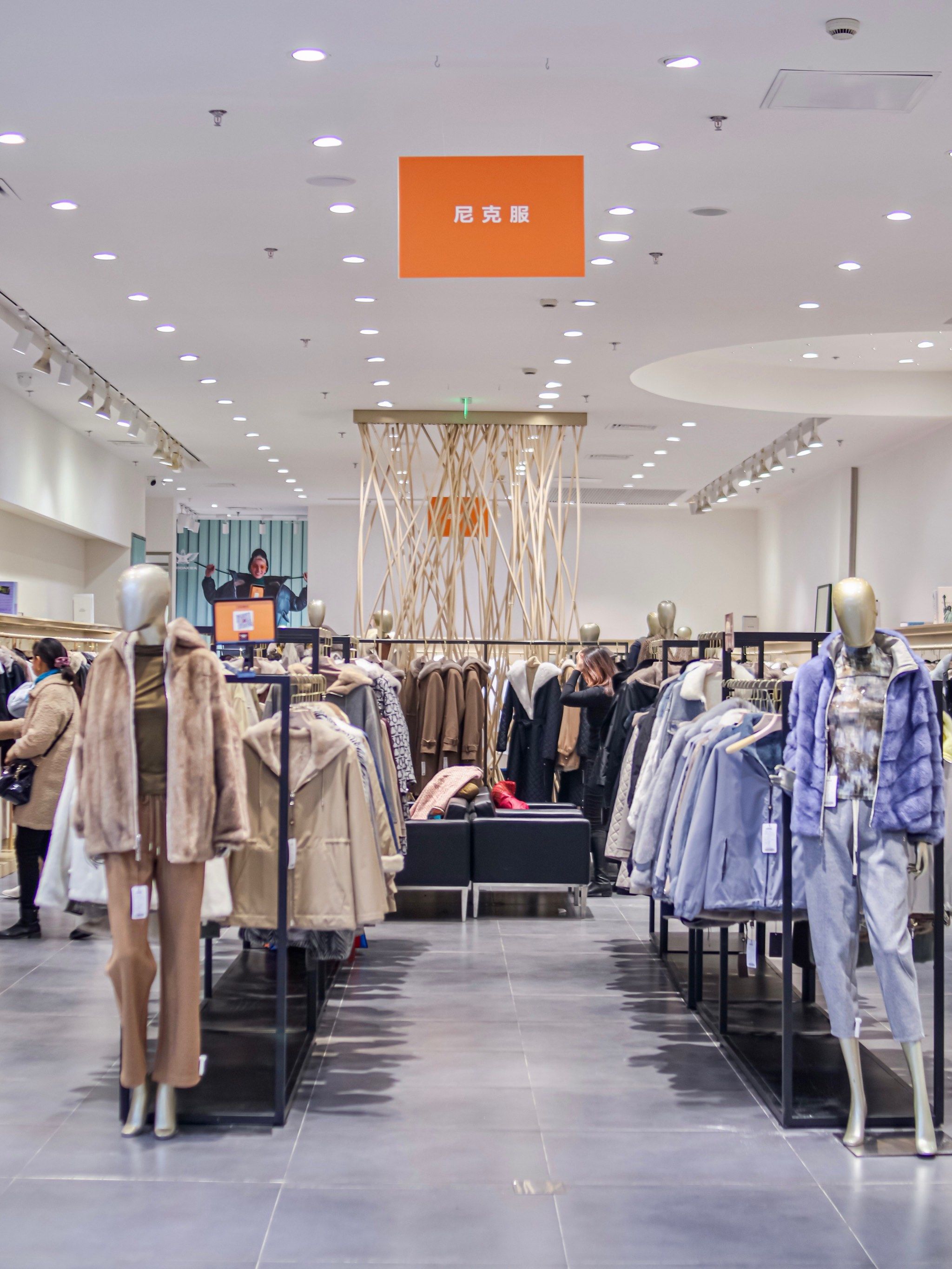 过年的皮草 羽绒服买好了!新衣服一趟搞定9199