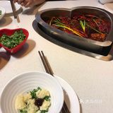 锅底还是心形的感觉是比较新派的火锅吧推荐品尝