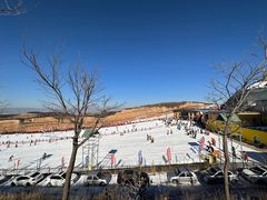 -采薇庄园四季滑雪场