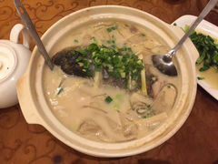 招牌秘制鱼头砂锅-老大同酒家·糟卤·本帮菜(中山公园店)