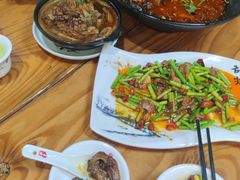 -黄记四更烤乳猪店