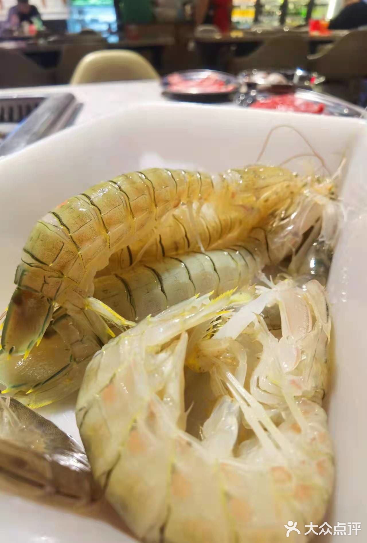师傅面前的烤物总是拿不完~服务员要夸一夸
