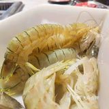 师傅面前的烤物总是拿不完~服务员要夸一夸