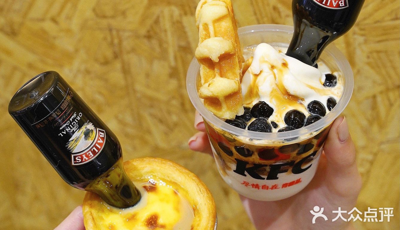 肯德基必打卡新品60百利甜心草莓冰淇淋一口醺动