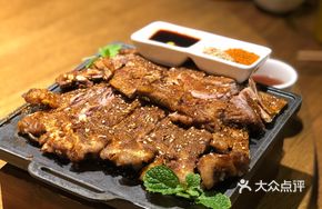 Charcoal-Grilled Lamb Ribs